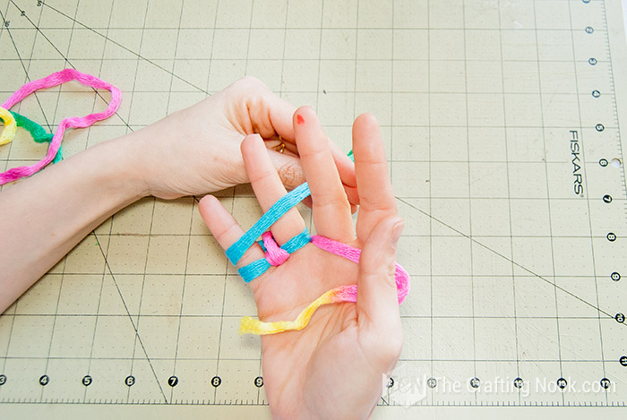 Clever, Crafty, Cookin' Mama: Beginning Loom Bracelet Tutorial - Simple  hook and fingers method