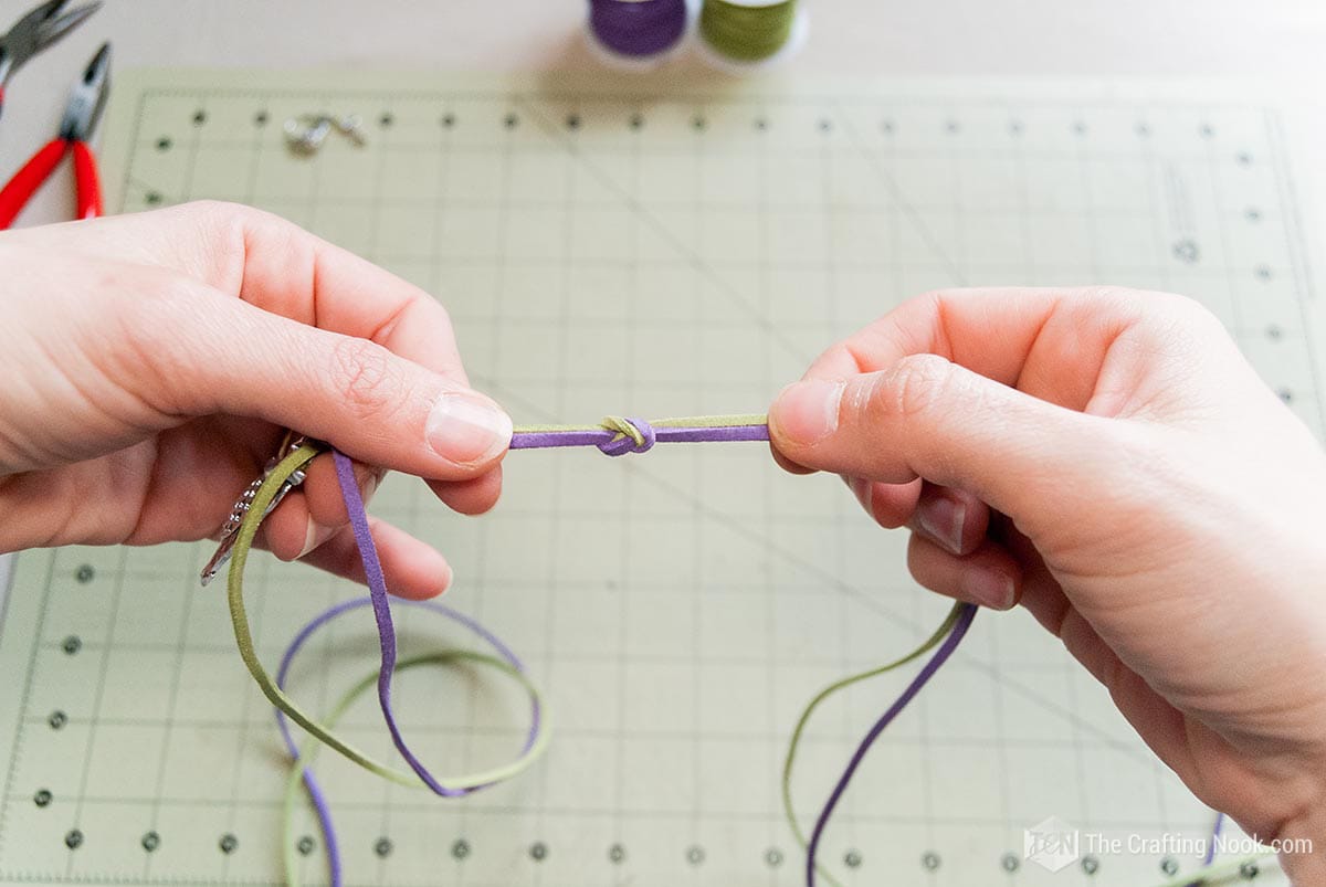 showing the knot made with the two different colored cords