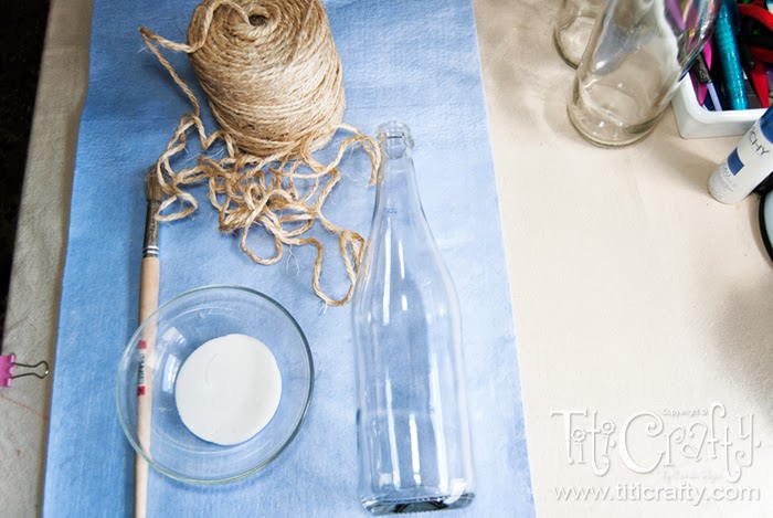 DIY wine bottle vases with colored twine - Cucicucicoo