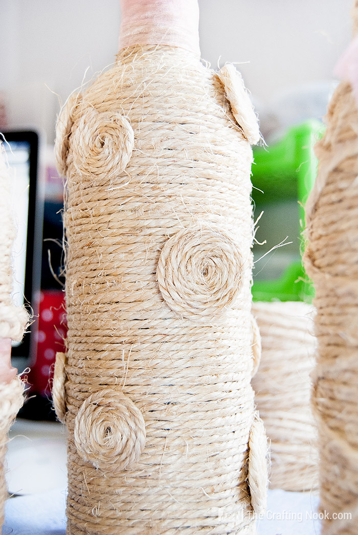 close-up front view of the wrapped bottle and the circles made of rope
