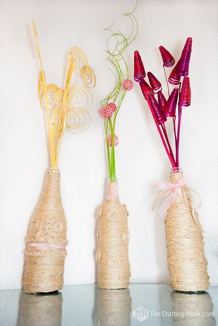 DIY wine bottle vases with colored twine - Cucicucicoo