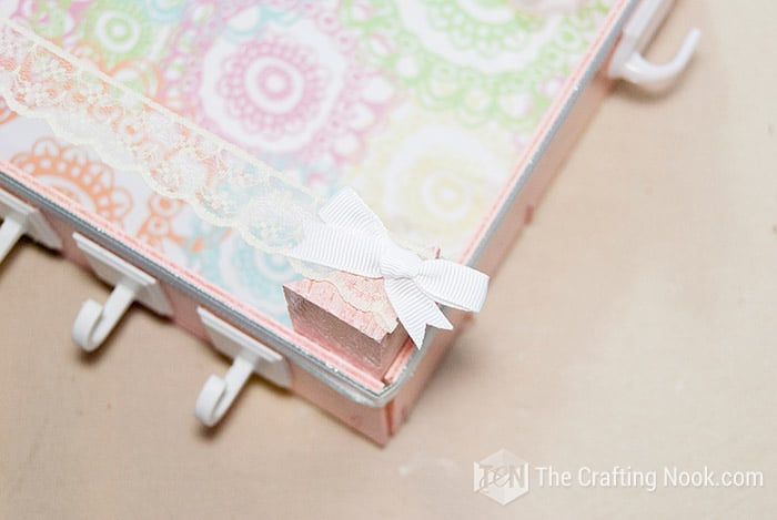 top close up of a corner of the fruit box with a small bow on top
