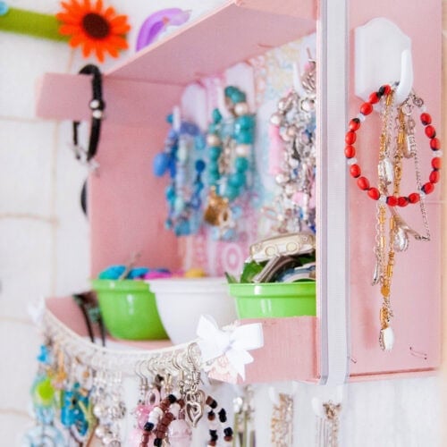 DIY Wall Jewelry Organizer With An Upcycled Fruit Crate