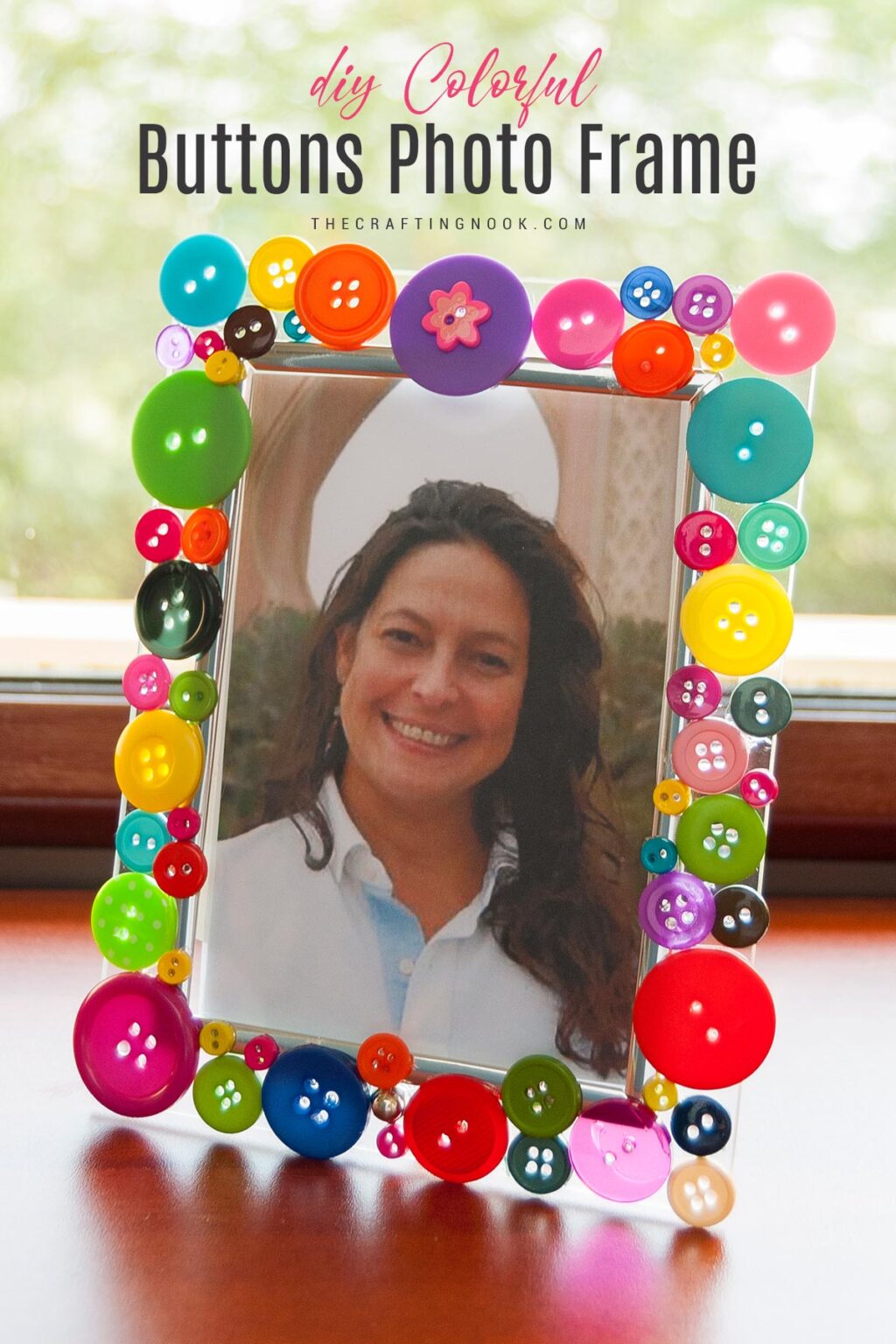 DIY Colorful Buttons Photo Frame - The Crafting Nook