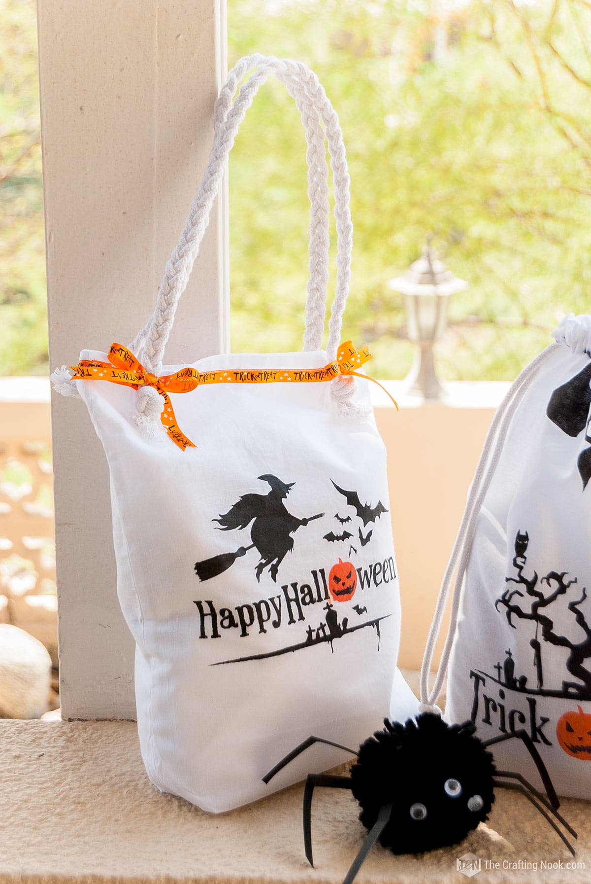 DIY Halloween Trick or Treat bags using freezer paper stencil - The  Crafting Nook