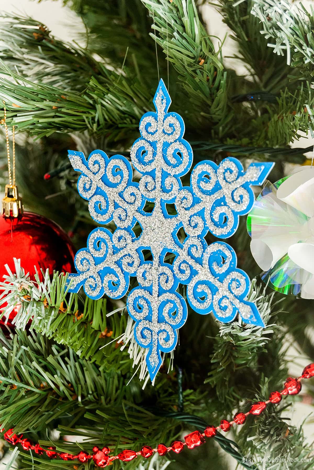 2024 48 Pieces Christmas Glitter Snowflake Ornaments Plastic Snowflake  Ornaments Christmas Glitter Snowflakes Hanging Crafts For Christmas Tree W