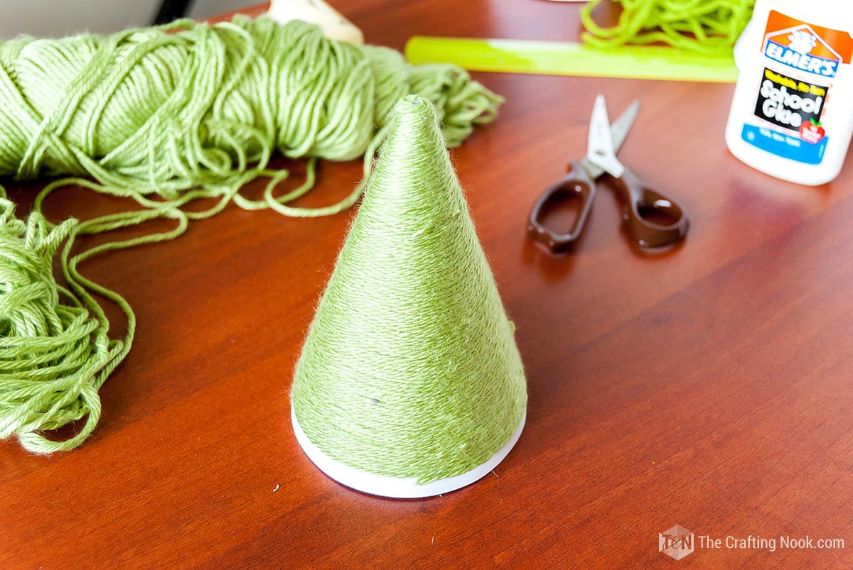 DIY Cone Christmas Trees with popcorn, yarn, and paper - The Crafting Nook