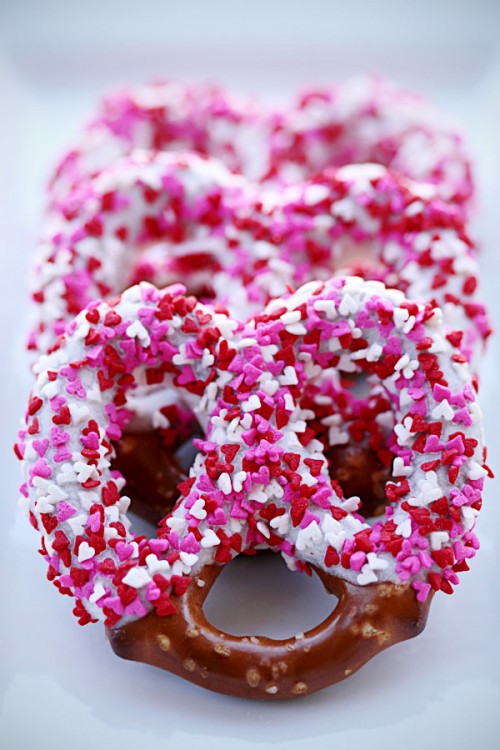 Chocolate Covered Pretzels by Love from the Oven