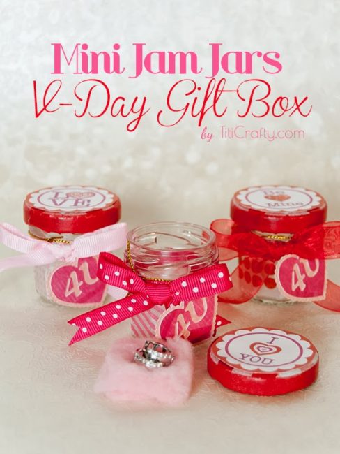 Mini Jam Jars Valentine’s Day Gift Box DIY #Tutorial #ValentinesDayGifts #freeprintable