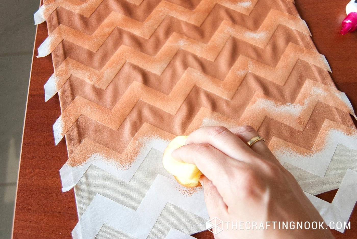 painting with a sponge on the fabric