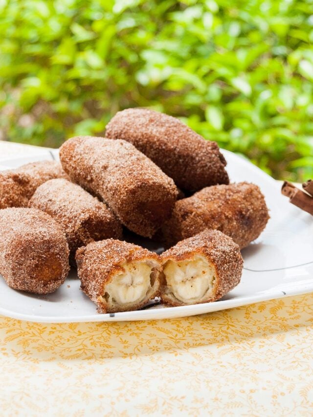 Brazilian fried Bananas Recipe - Banana À Milanesa served and one cut in half