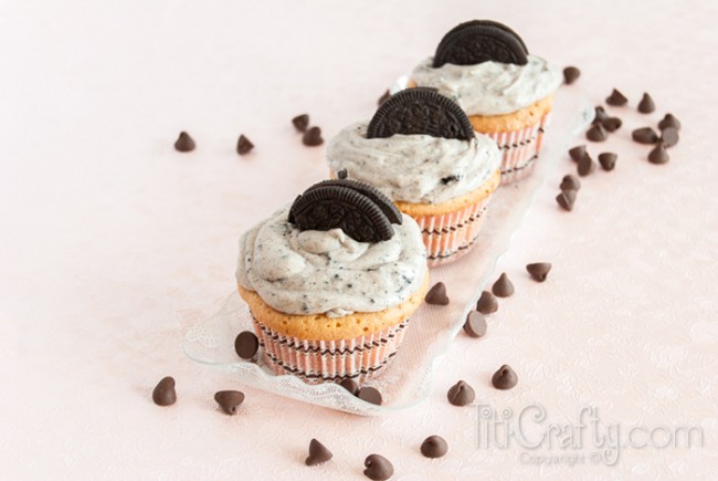 Oreo-Surprise-Cupcakes-Cookies-Cream-Frosting-Recipe-yummy