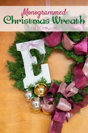DIY Monogrammed Christmas Wreath Tutorial #Christmaswreath #Christmasdecor