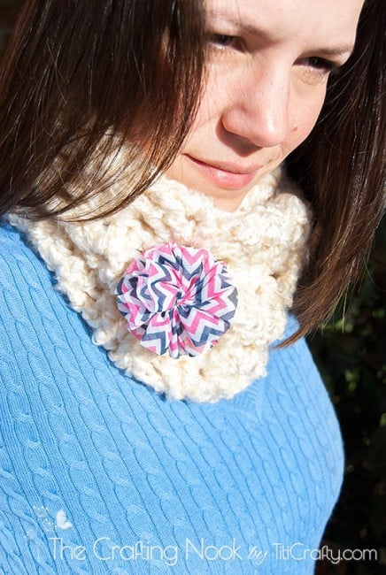 modeling decorated Swell Shell Crochet Cowl image four