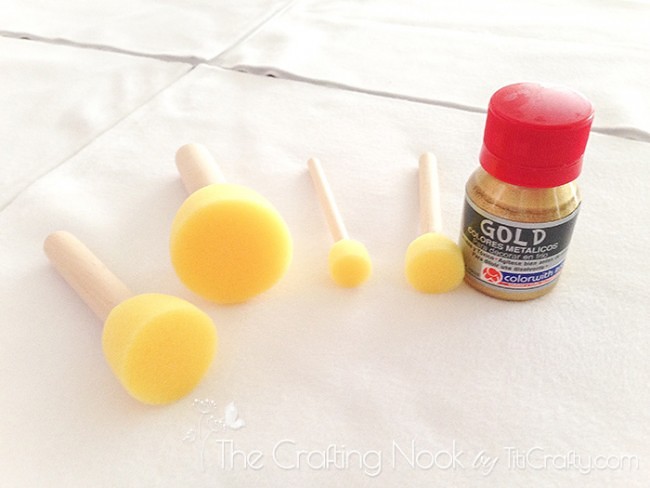 set of circular sponge brushes and gold ink for fabric