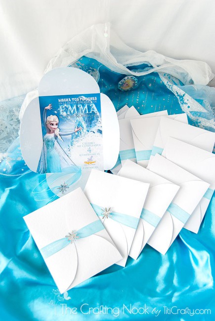 showing the Frozen Themed Party Invitations snowflake ready, on Elsa's outfit
