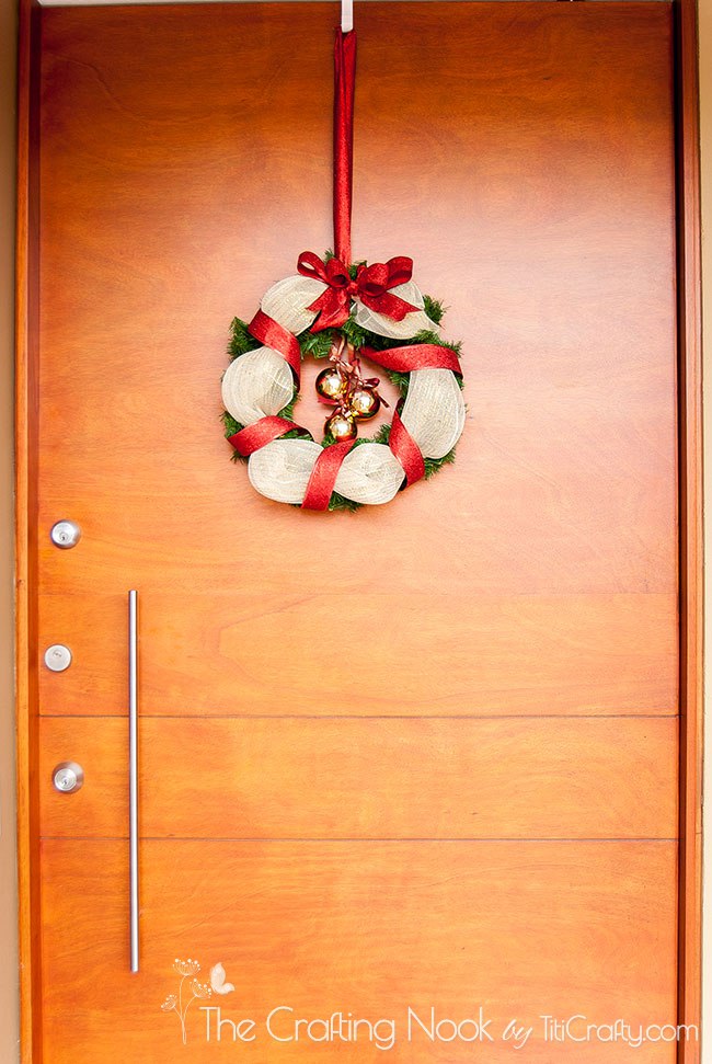 How-to-Make-Gold-and-Red-Christmas-Wreath-door