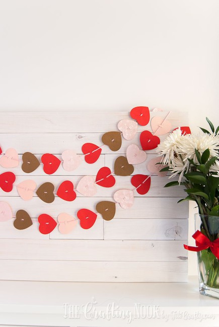 Valentines-Day-Easy-Paper-Heart-Garland-perfect
