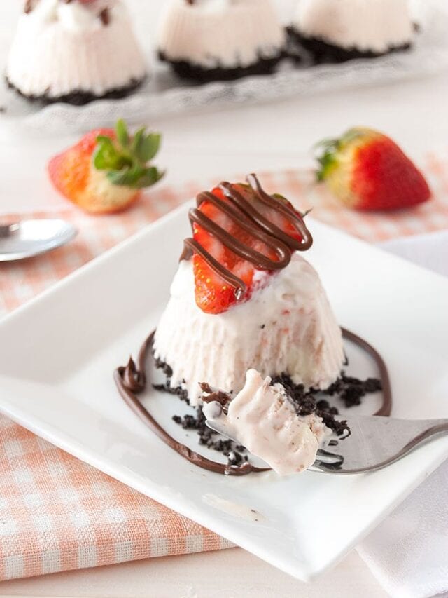 Cute and Delicious Individual Frozen Oreo Strawberry Pies