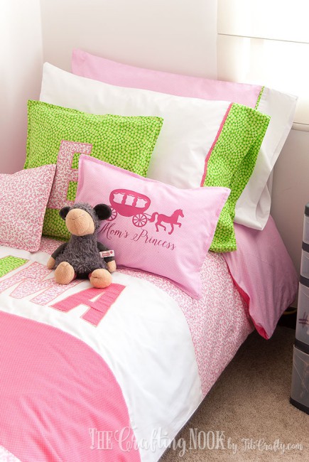 Bedding-Set-for-Girls-lots-pillows