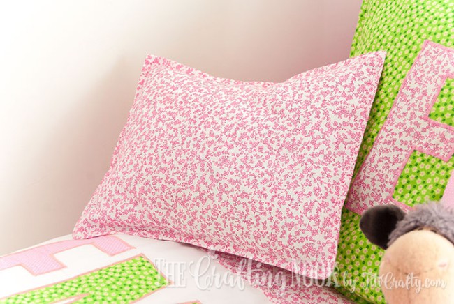 Bedding-Set-for-Girls-pillows