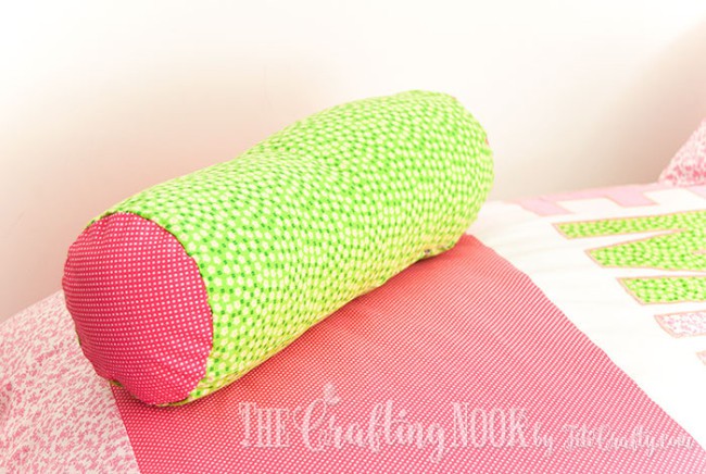 Bedding-Set-for-Girls-rolling-pillow