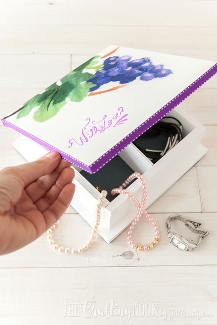 DIY-Painted-Jewelry-Box-Storage