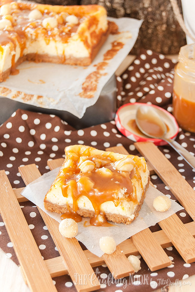 salted-caramel-macadamia-cheesecake-bars-addictive