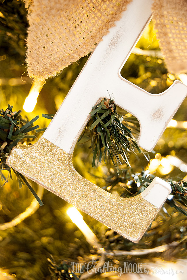 diy-family-rustic-monogram-christmas-ornaments-glitter