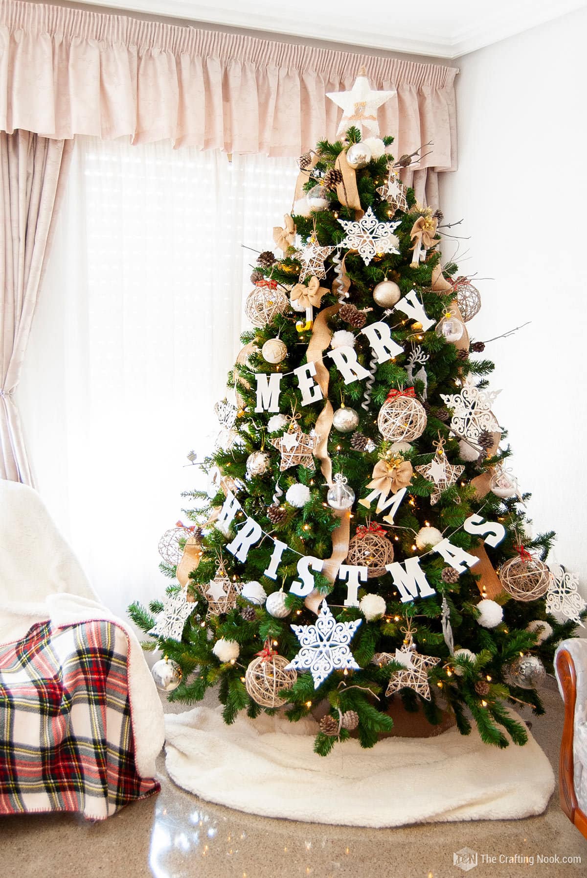neutral-rustic-christmas-tree-snowflakes
