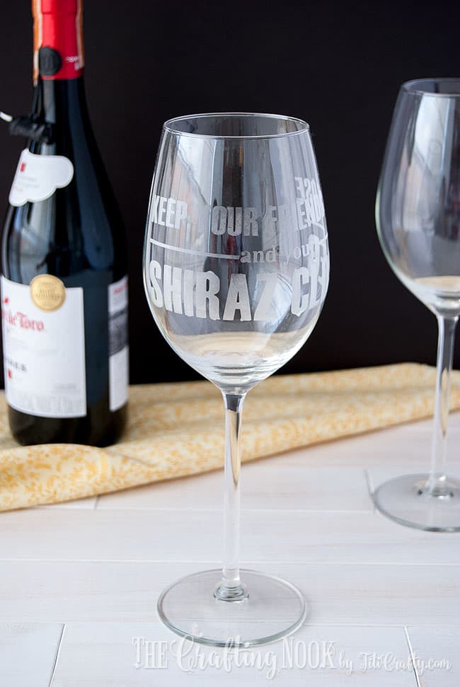 shiraz-etched-wine-glass-personalized