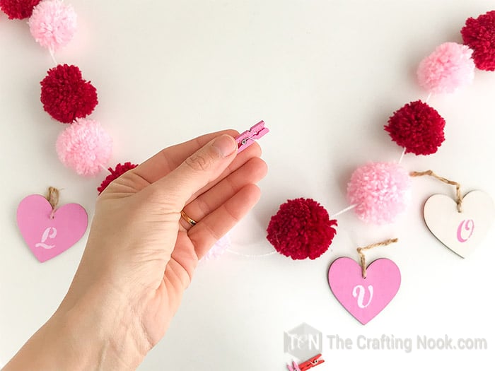 dobbelt Sociologi Celebrity Valentine's Day Love and Pom Pom Garland - The Crafting Nook