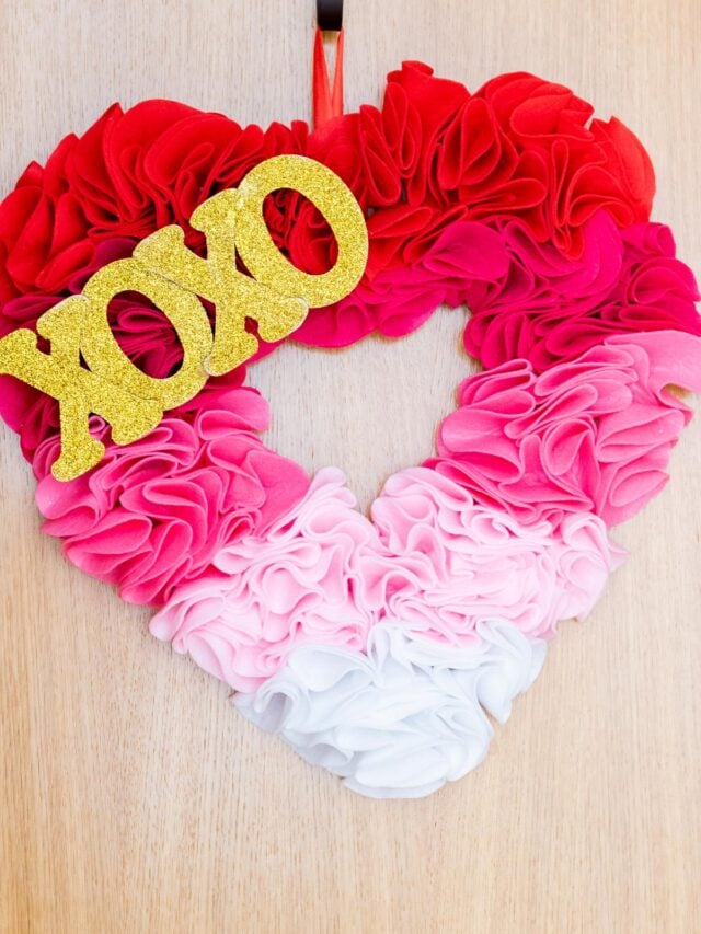 Ombre Pink Felt DIY Valentine Heart Wreath cover feature image