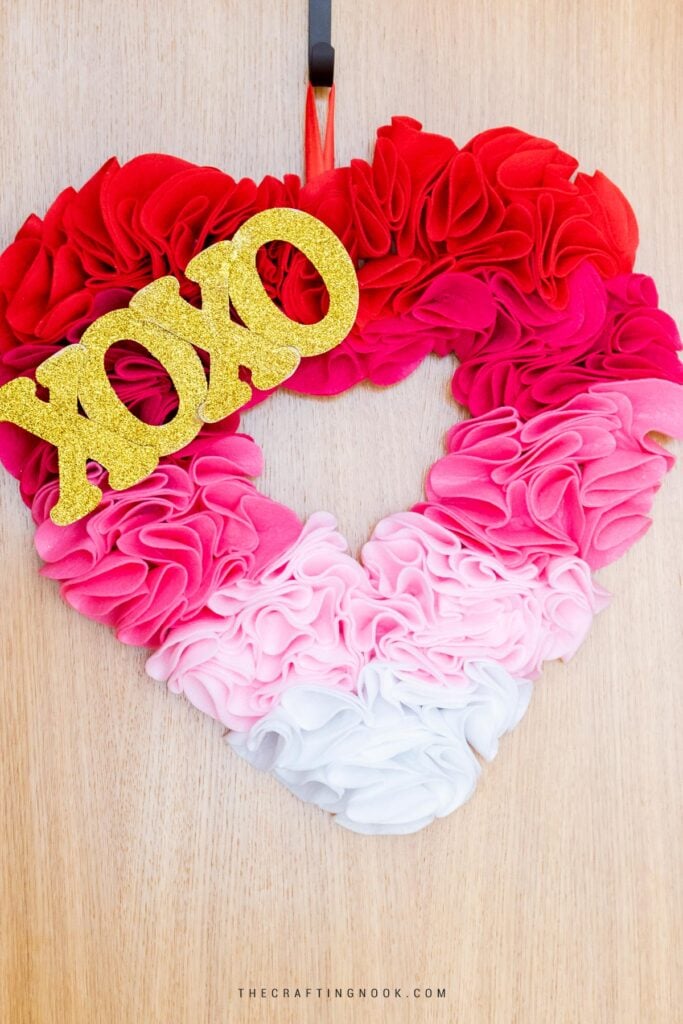 Ombre Pink Felt DIY Valentine Heart Wreath cover feature image