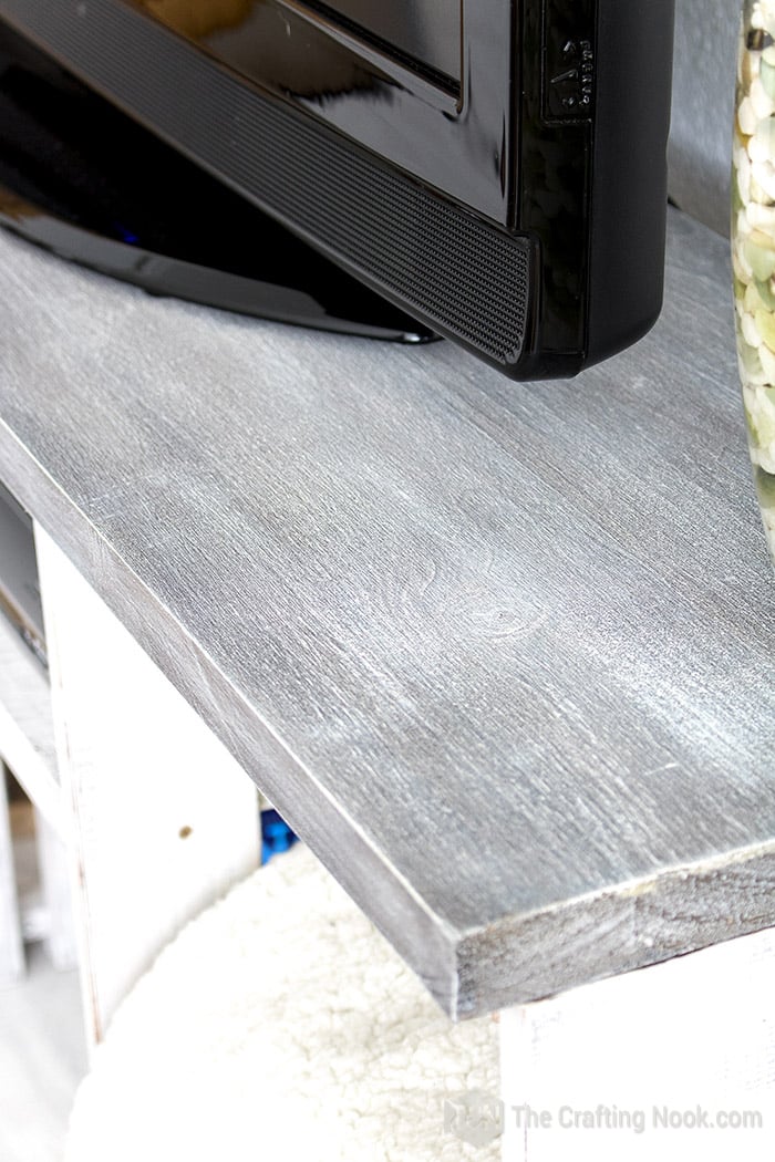 closeup of the leashed look of the top of the DIY Farmhouse TV Stand