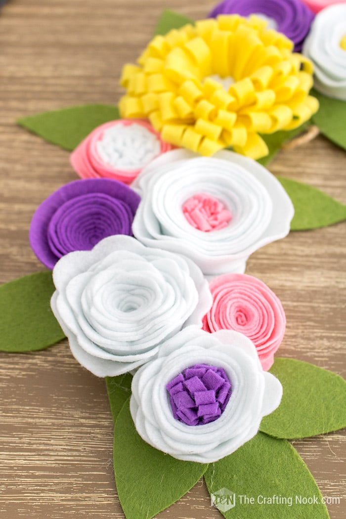 How to make Easy and Cute Felt Flowers | The Crafting Nook