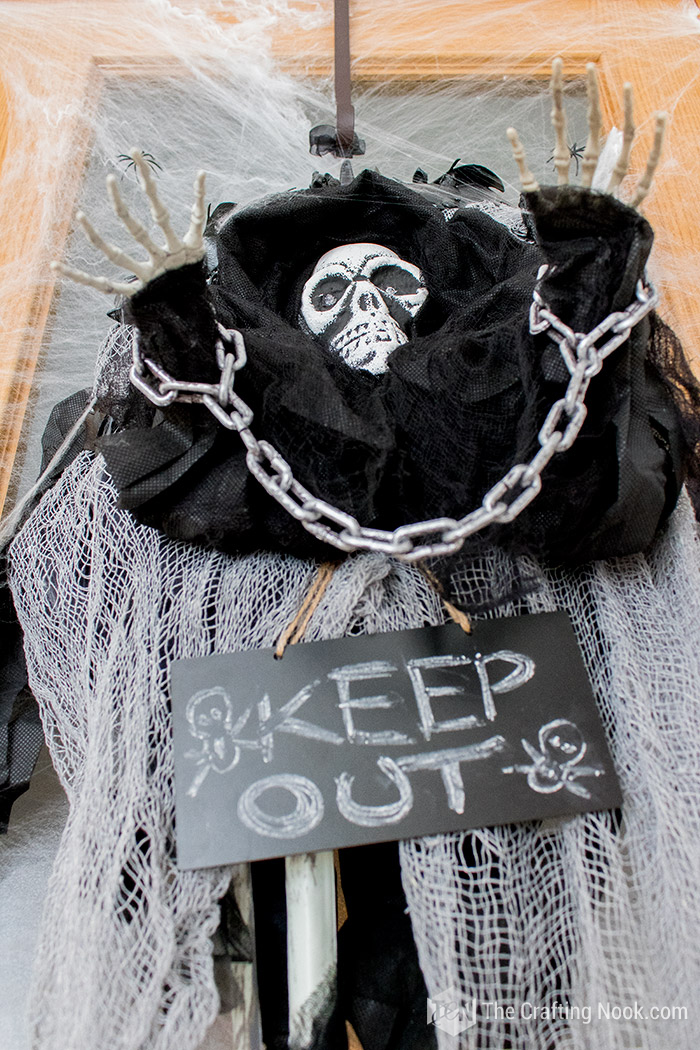 Easy Halloween Skeleton Wreath-Spooky-door