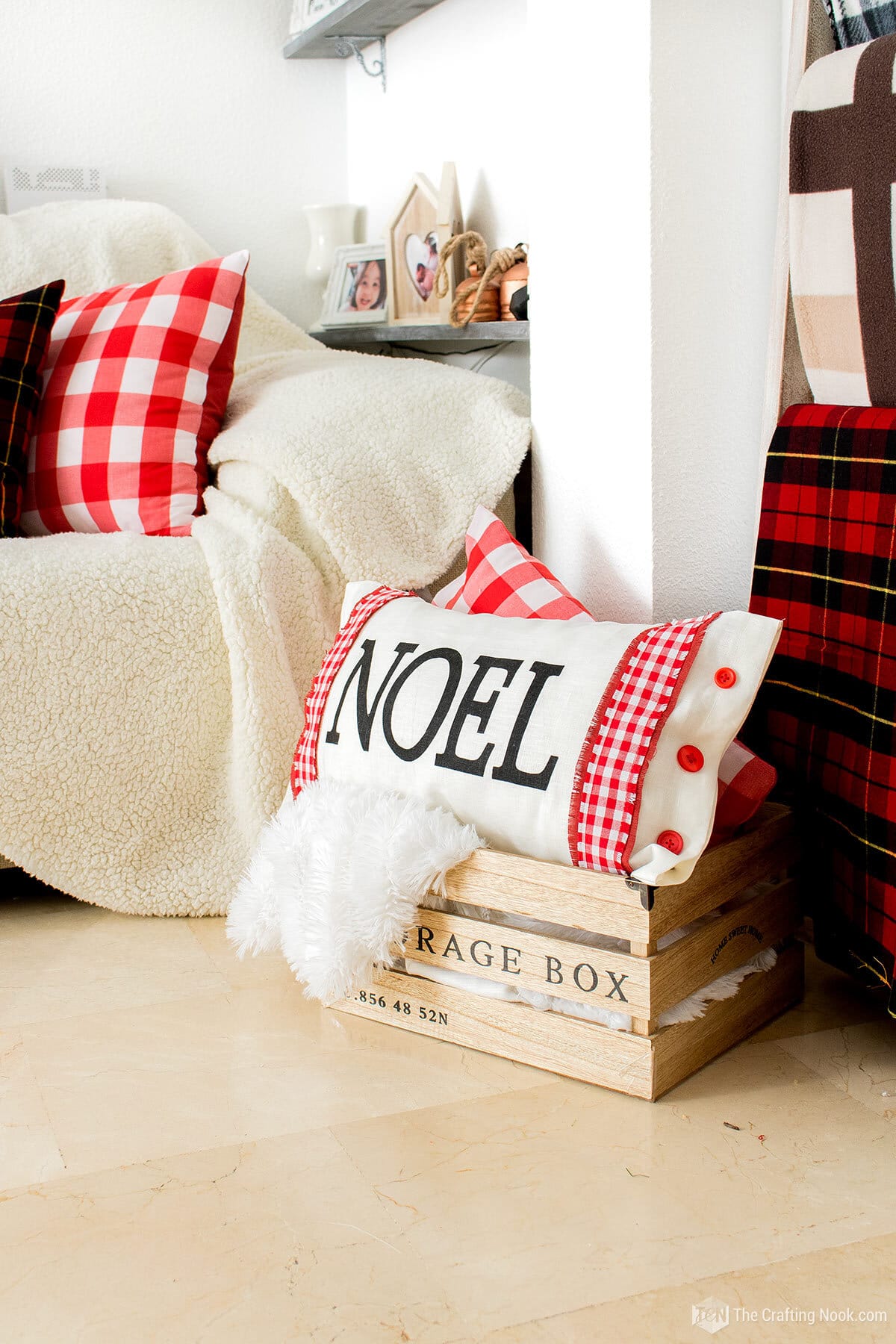 Farmhouse christmas throw store pillows