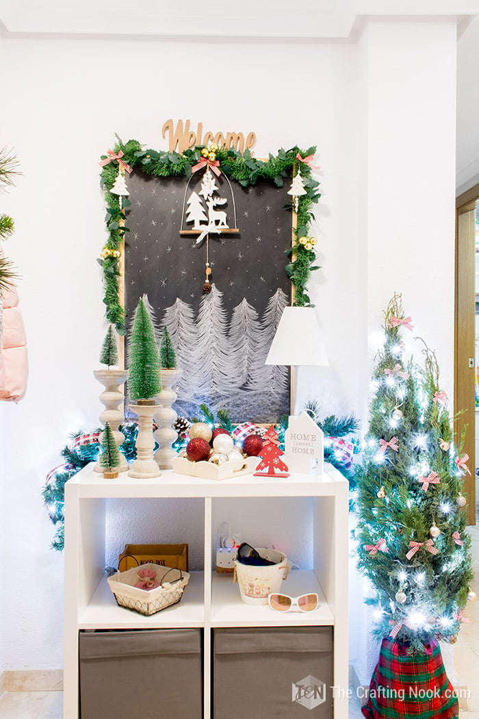 general view of Entryway table decoration