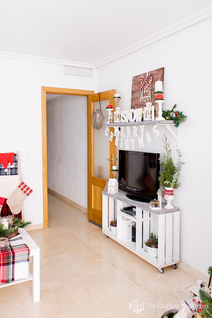 Red and White Buffalo Plaid Christmas tv zone