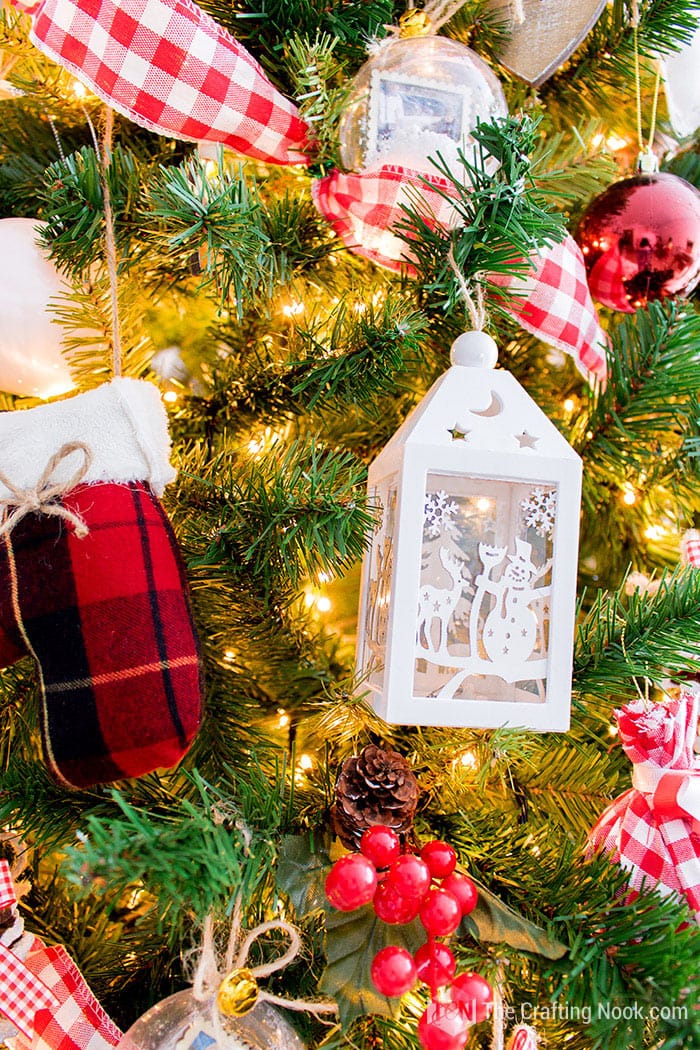 Rustic Buffalo Plaid Red and White Christmas Tree - The Crafting Nook