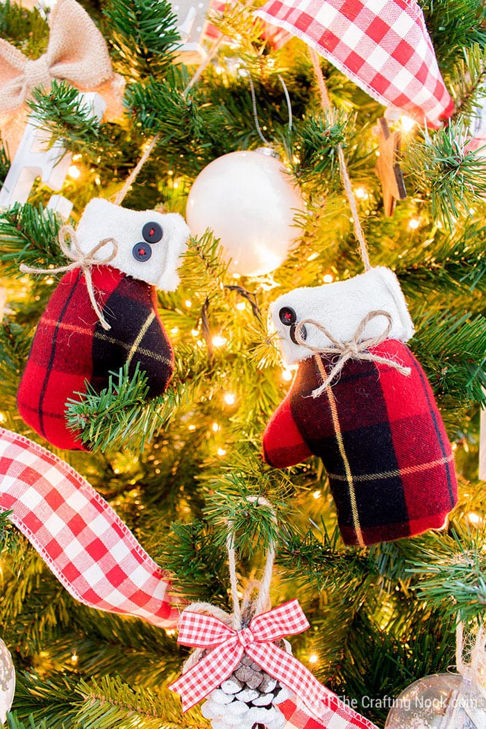 https://thecraftingnook.com/wp-content/uploads/2018/12/Rustic-Red-and-white-Buffalo-Plaid-Christmas-Tree-Plaid-Mittens-1.jpg