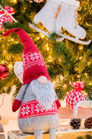 Rustic Buffalo Plaid Red and White Christmas Tree - The Crafting Nook