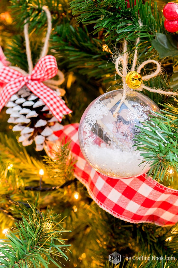 closeup of  Memory Keepsake snow globes