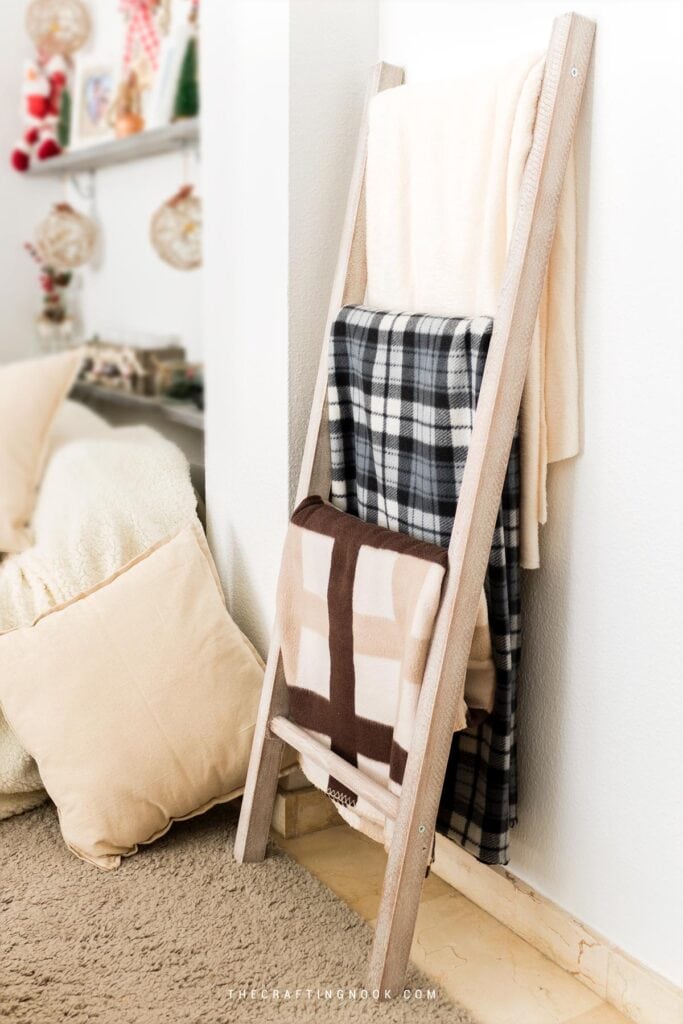 Easy DIY Rustic Blanket Ladder cover Image