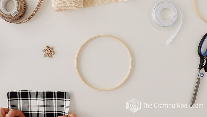 Buffalo Plaid Embroidery Hoop Christmas Ornaments DIY - The Crafting Nook