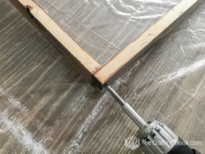 assembling wooden slats
