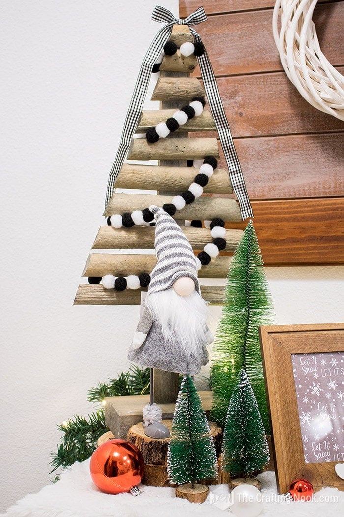 Adorable Buffalo Plaid Christmas Forest Entryway