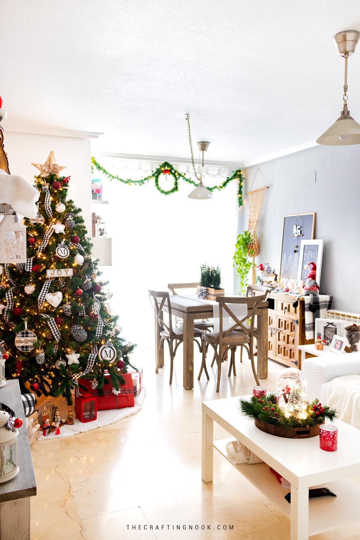 Adorable Buffalo Plaid Christmas Forest Entryway