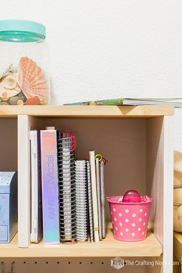 DIY Floating Desk for Kids. Pretty and Decorative